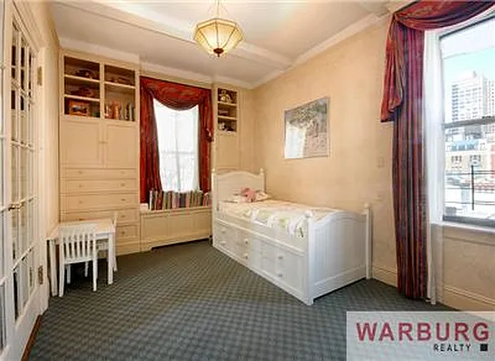 Sold by Warburg | media 25