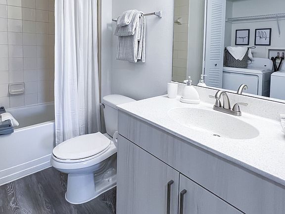 4th image of 6600 Woods Island Cir #101