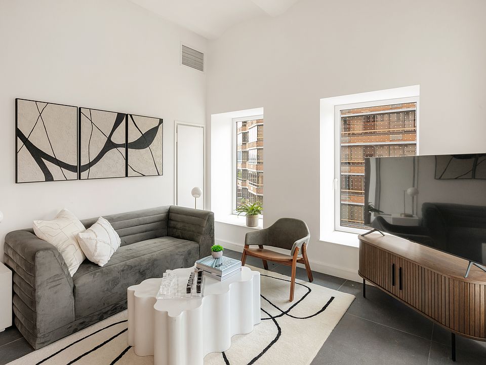 1st image of 650 1st Ave #8L