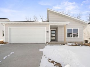 4339 Grover Woods Ln, Des Moines, IA 50317