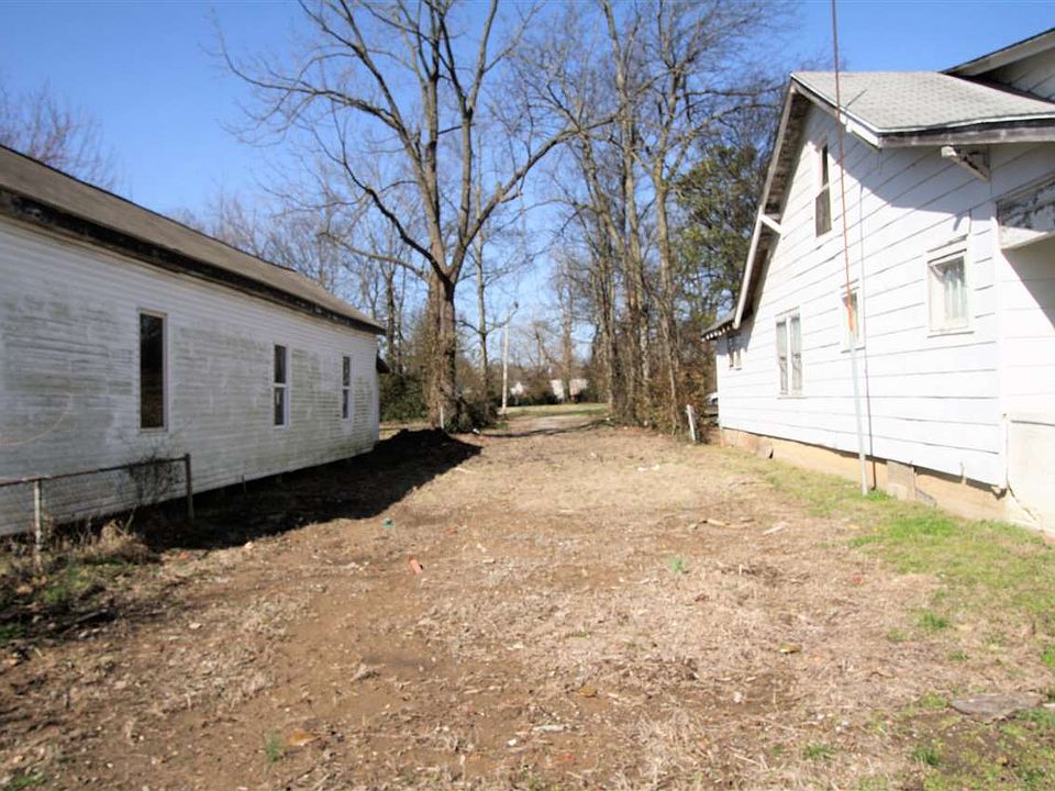 2nd image of 1613 Broad St