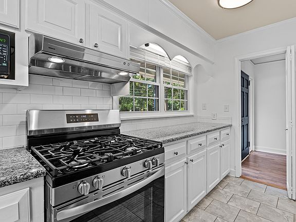 2nd image of 15 Wactor St