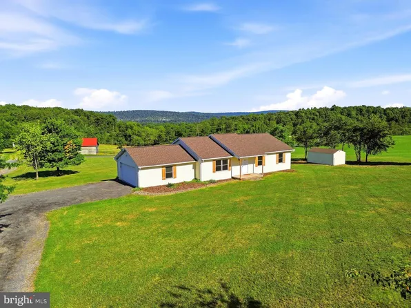 312 Fruit Orchard Dr, Capon Bridge, WV 26711