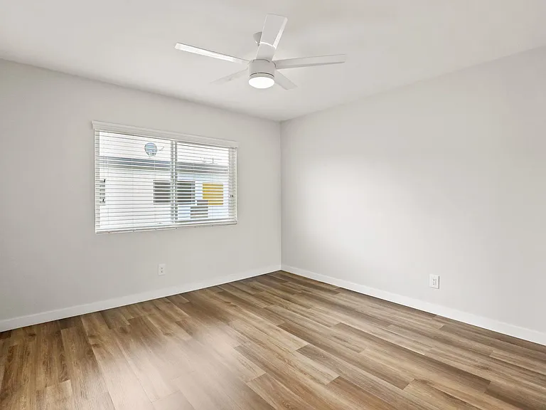 1358 W 36th St — Photo 32