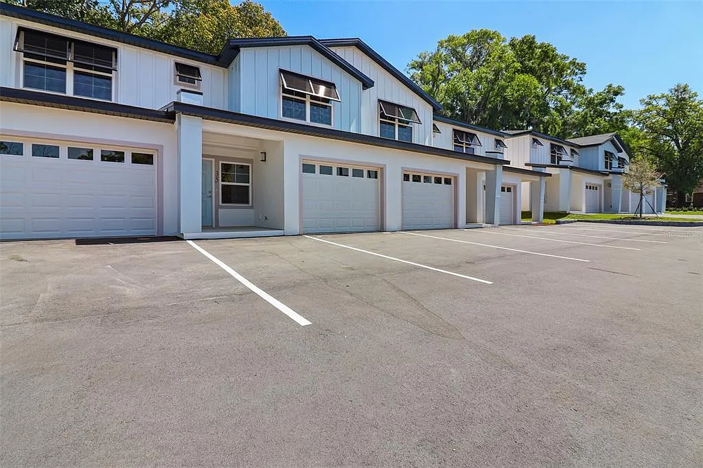 2 bed, 2.5 bath, 1900 sqft, $2,000 — Photo 1