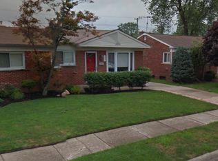 22200 Barton St, Saint Clair Shores, MI 48081