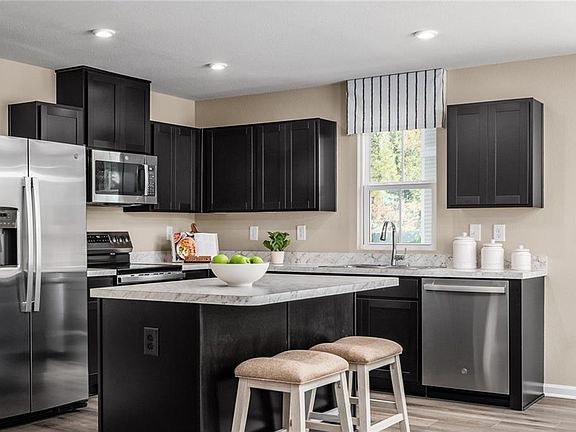 2nd image of 124 Summit View Ln