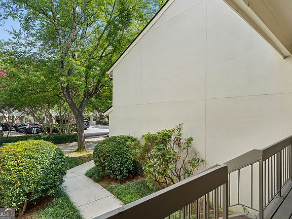 5th image of 2 Gilbert Trl NE