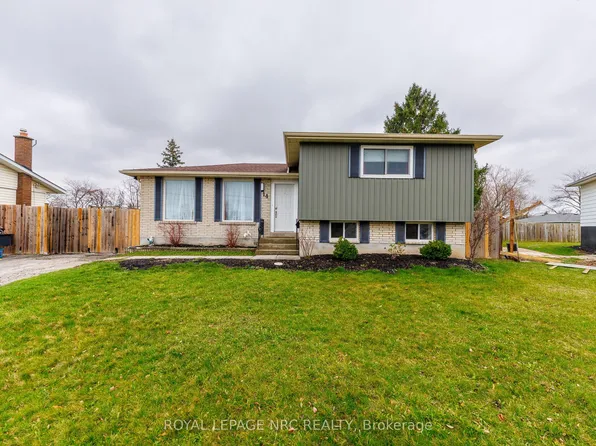 14 Roxborough Ct, Saint Catharines, ON L2M 6E3