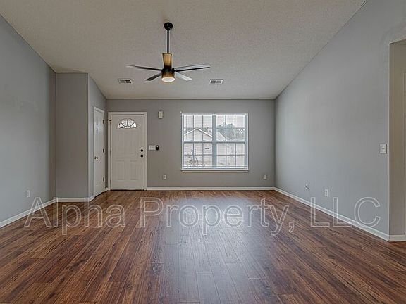 3rd image of 1901 Country Apple Ct