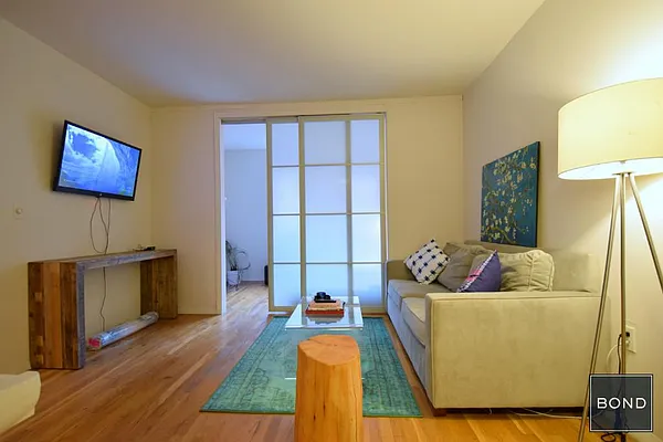 Rented by Bond New York | media 17