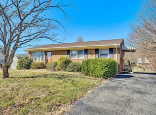 616 Two Tree Ln NE, Roanoke, VA 24019