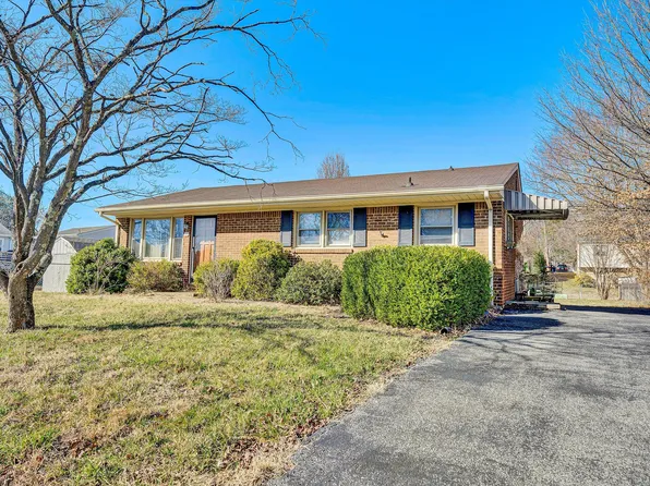 616 Two Tree Ln NE, Roanoke, VA 24019