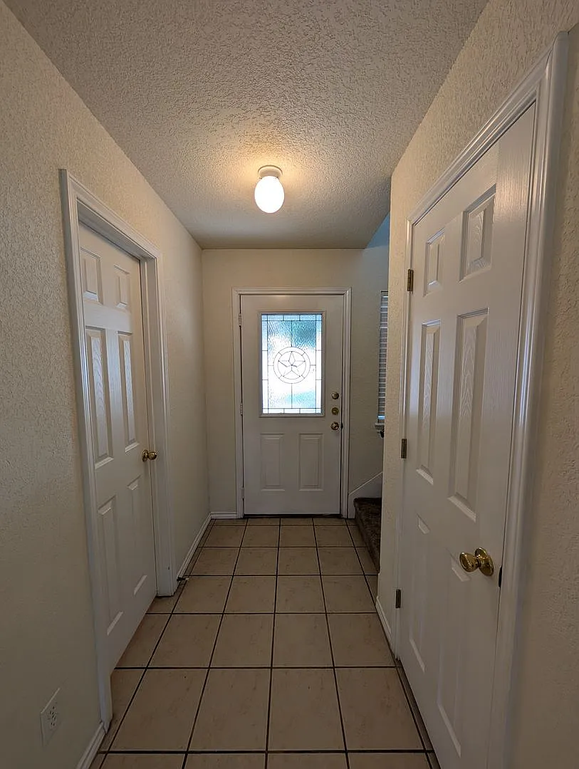 2/2.5/1 / Easy access to I35 / Large Fenced in Backyard with Covered Patio / Fridge Included / CISD — Photo 3