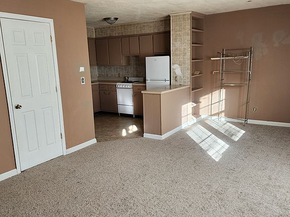 5th image of 203 W Jackson St APT 2