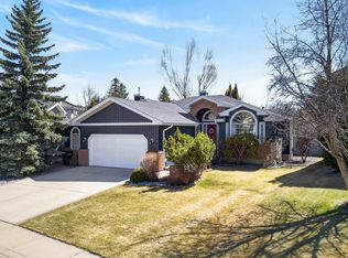 433 Twin Brooks Cres NW, Edmonton, AB T6J 6W7