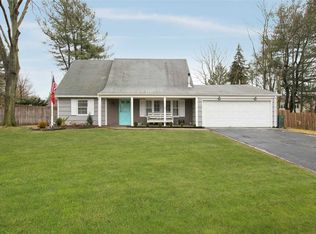 18 Millbrook Dr, Stony Brook, NY 11790