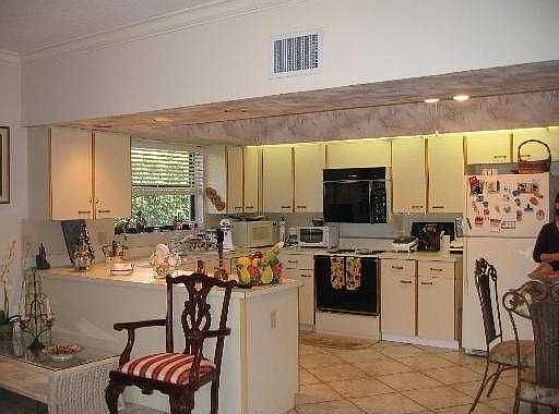 4th image of 2321 SW 23rd Cranbrook Dr