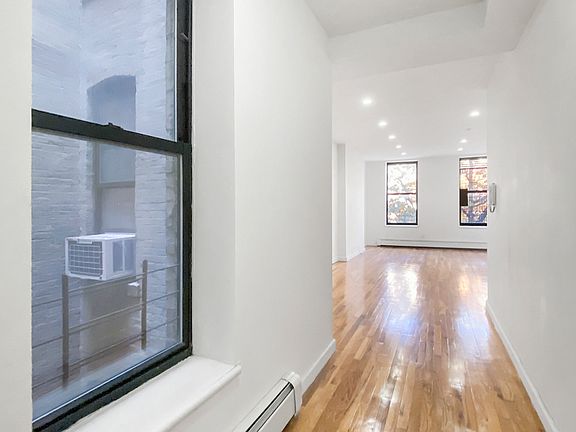 3rd image of 312 W 116th St APT 3A