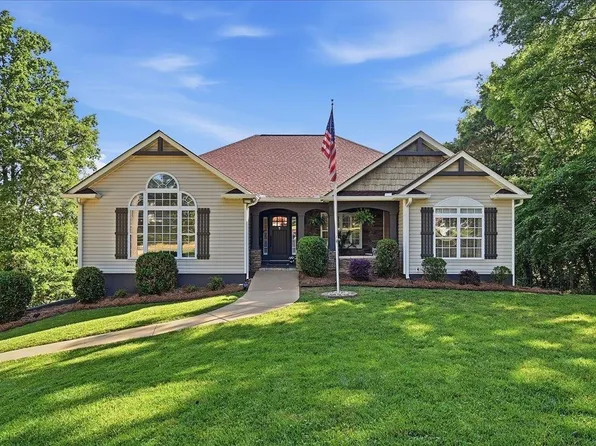 24 Carriage Dr, Greer, SC 29651