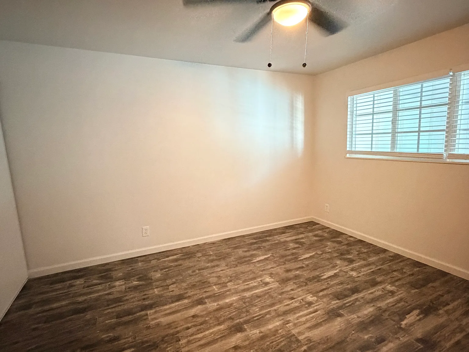 4 bed, 1633 sqft, $1,400 — Photo 1