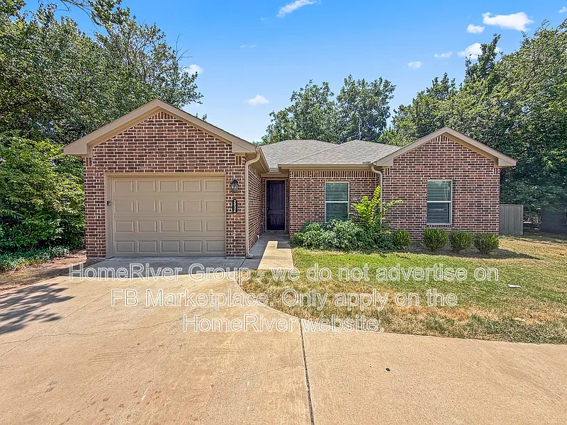 3 bed, 2.0 bath, 1208 sqft, $1,695 — Photo 1