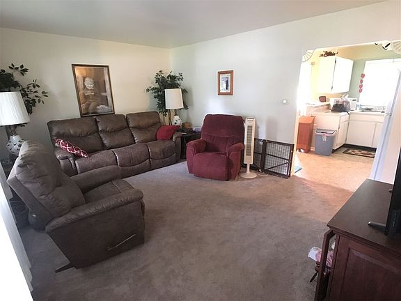 4th image of 2802 Hillcrest Dr