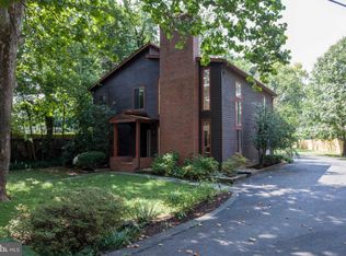 3132 Annandale Rd, Falls Church, VA 22042