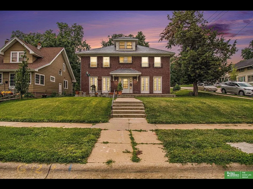 1102 S 35th Ave