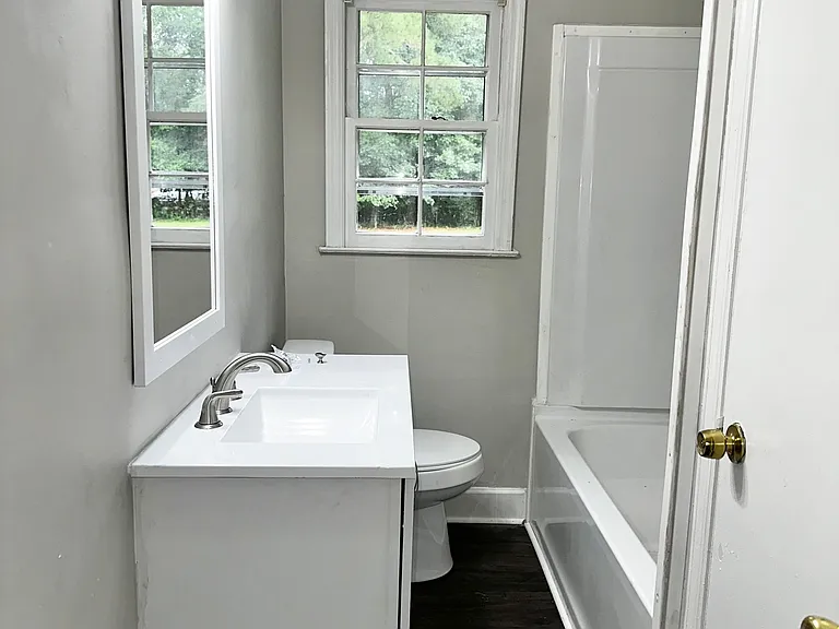2300 E Hewitt St — Photo 12