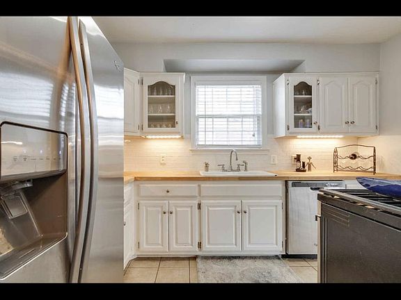 2nd image of 3611 Johnwood Dr