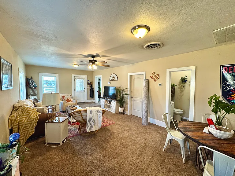1287 W Frey St — Photo 10