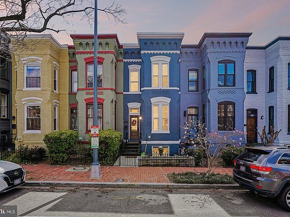 3rd image of 909 C St NE