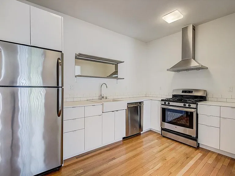 1325 Sutherland St #8 — Photo 6