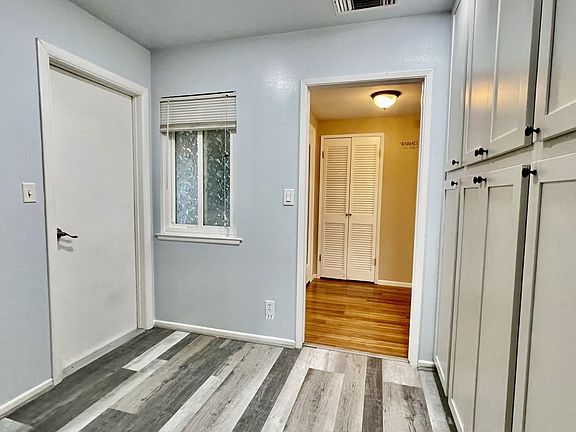 4th image of 519 S Sanders St