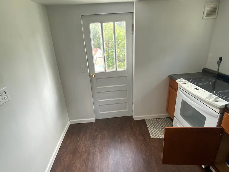 61 Pointview Rd #1 — Photo 71