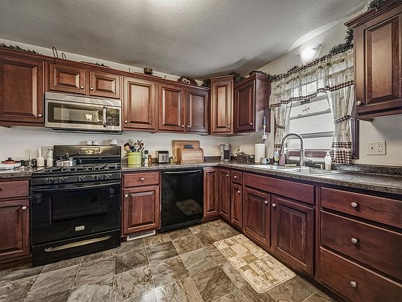 3rd image of 218 W Dell Street