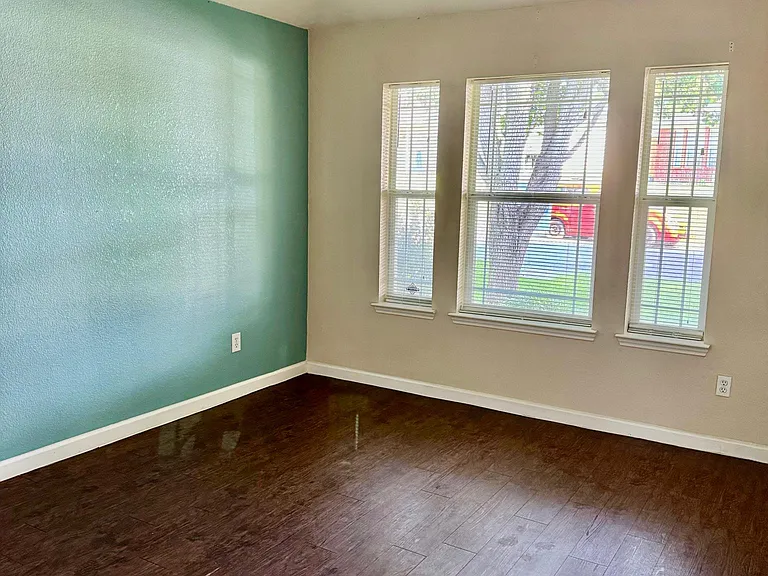 2421 Esquire Dr — Photo 10