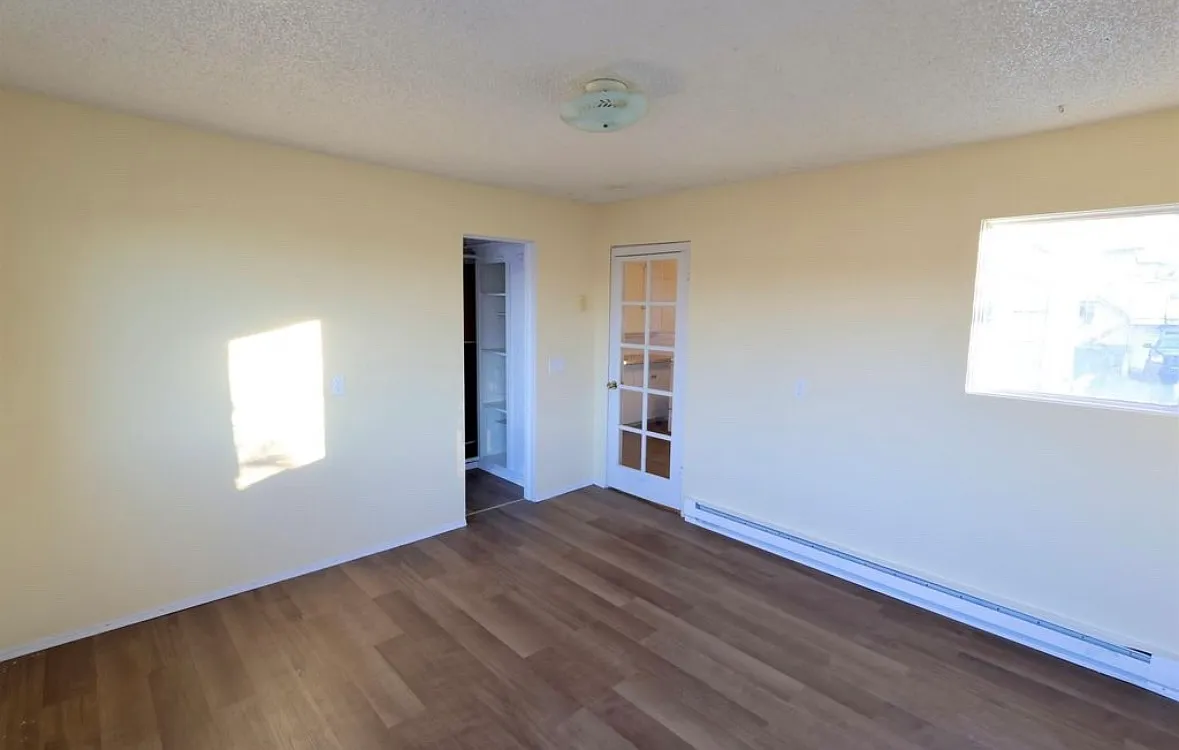 540 SE McKenzie St — Photo 4
