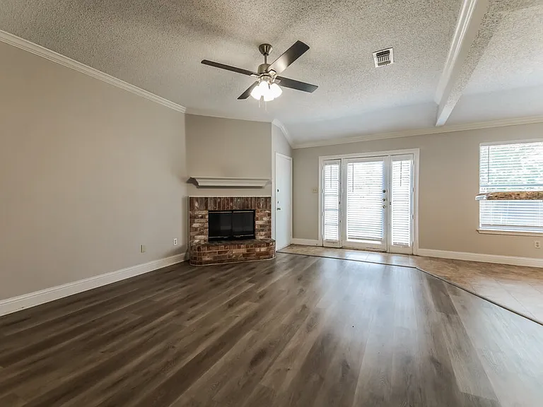 2524 Park Valley Dr — Photo 4