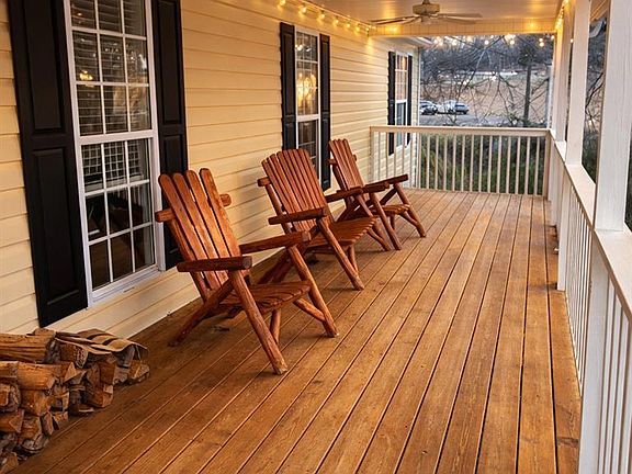 3rd image of 122 Wesley Chapel Ln