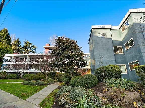 4th image of 17300 Taylor Ave N #205