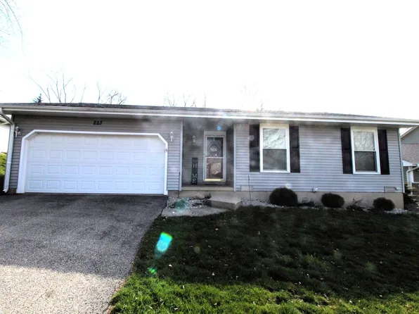 223 Valley Dr, Lindenhurst, IL 60046