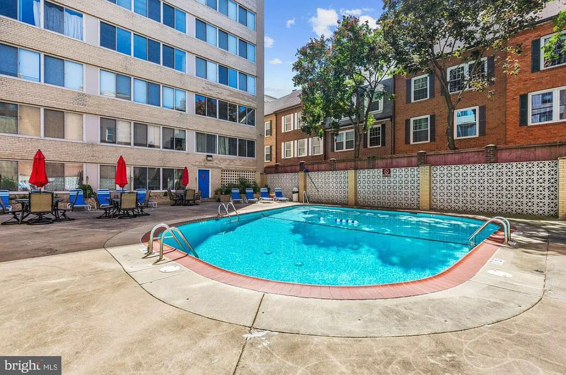 922 24th St NW — Photo 3