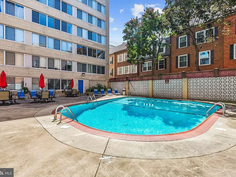 922 24th St NW #105B — Photo 3