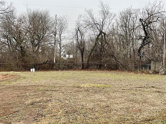 3rd image of 1002 W Wood St #1&2