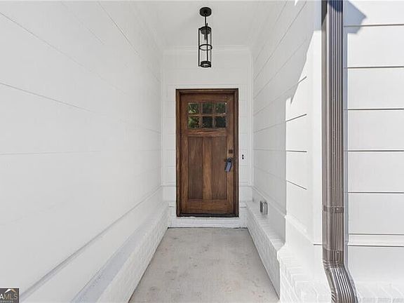 4th image of 2425 Elmwood Cir
