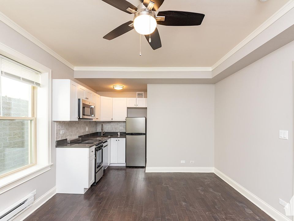 1st image of 642 W Wrightwood Ave #301