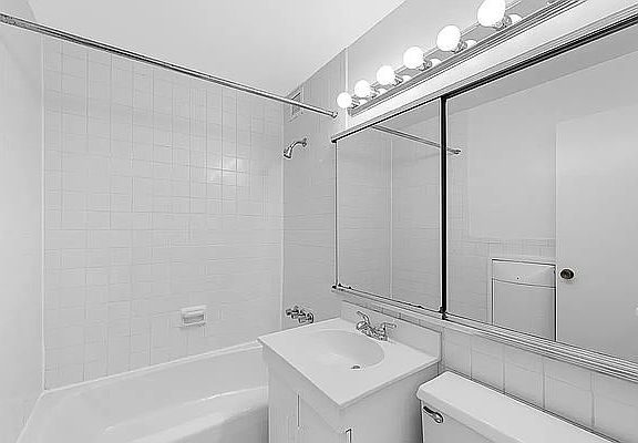 5th image of 154 W 70th St APT 10L