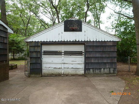 4th image of 1315 Langeland Ave